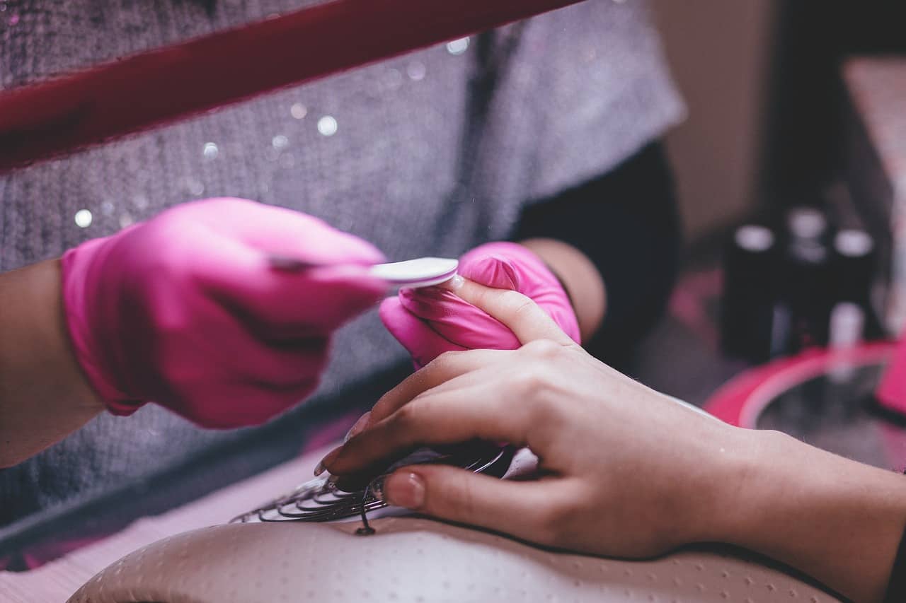 The most important rules when doing a hybrid manicure